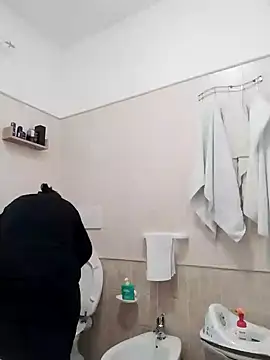 Dolcecurvy online show from April 17, 1:58 pm