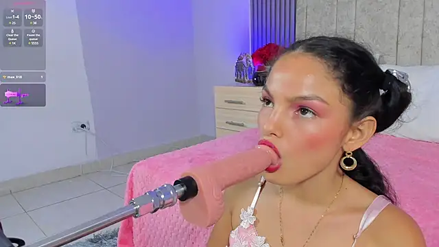 Snapshot of cutie_sarax1 chatting on March 5, 4:35 pm cutie sarax1 online show from March 5, 4:35 pm