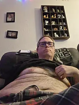 Snapshot of Smallone327 chatting on October 25, 5:59 am Smallone327 online show from October 25, 5:59 am