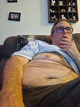 Snapshot of Smallone327 chatting on November 17, 3:45 am Smallone327 online show from November 17, 3:45 am