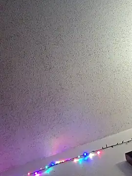 Snapshot of Smallone327 chatting on December 14, 4:40 am Smallone327 online show from December 14, 4:40 am