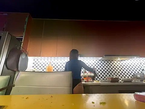 Snapshot of sluttyazncouple chatting on December 14, 8:13 pm sluttyazncouple online show from December 14, 8:13 pm