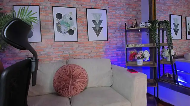 Lucia Brown  online show from September 20, 9:27 pm