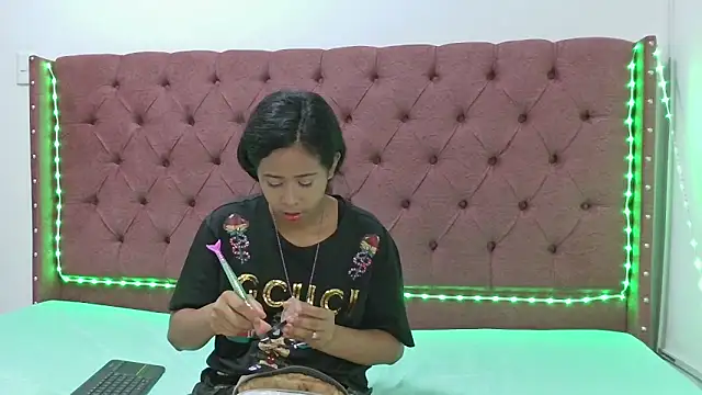 Snapshot of couple_hotfox chatting on March 22, 1:22 am couple hotfox online show from March 22, 1:22 am