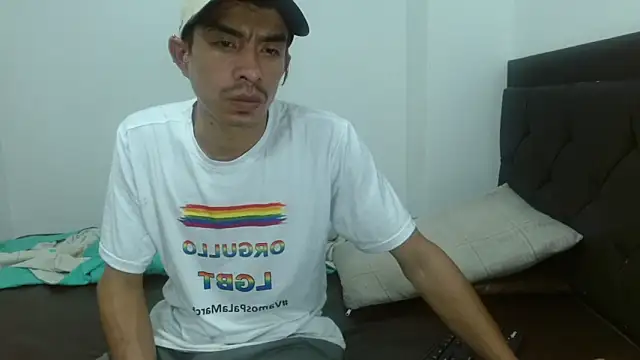 Snapshot of jhonny_k chatting on February 19, 3:35 am jhonny k online show from February 19, 3:35 am