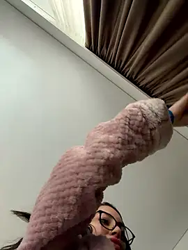 Mia Splash online show from January 18, 8:07 am