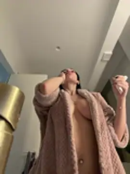 Mia Splash online show from April 7, 3:12 pm