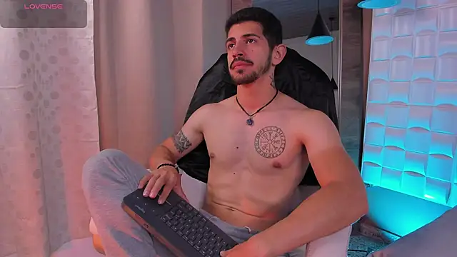 AlejandroStormm online show from December 20, 8:49 pm