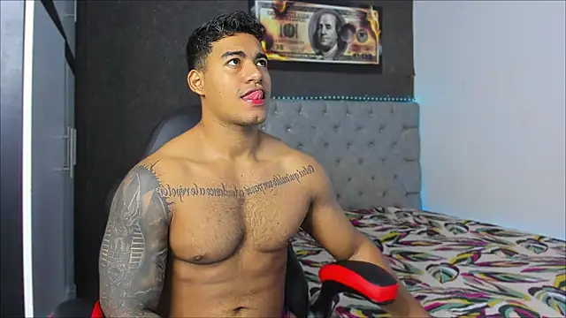 luigi hot  online show from November 29, 12:30 pm