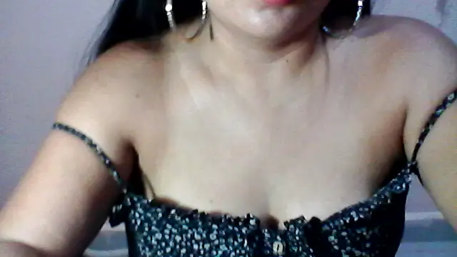 Snapshot of shashel5 chatting on April 28, 10:04 pm shashel5 online show from April 28, 10:04 pm