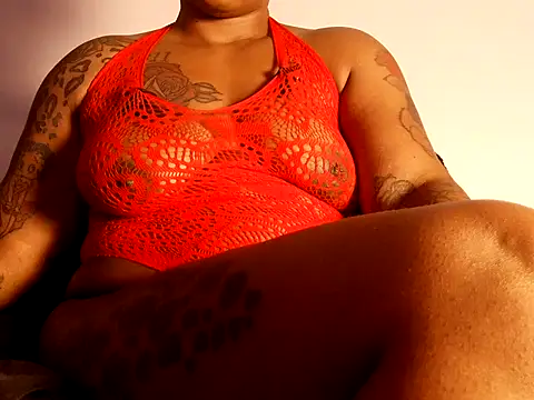 Snapshot of MsBootyBoop chatting on October 9, 6:44 am MsBootyBoop online show from October 9, 6:44 am