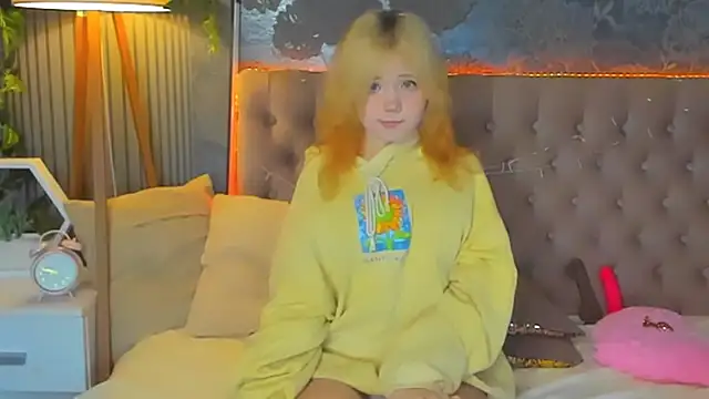 EmilyAngells online show from February 9, 7:01 am