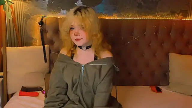 Snapshot of EmilyAngells chatting on May 12, 5:59 am EmilyAngells online show from May 12, 5:59 am