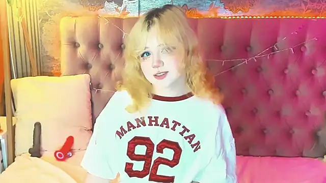 Snapshot of EmilyAngells chatting on May 21, 7:15 am EmilyAngells online show from May 21, 7:15 am