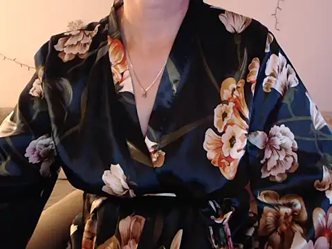 Snapshot of YourfantasyGiuly chatting on June 28, 4:18 am YourfantasyGiuly online show from June 28, 4:18 am