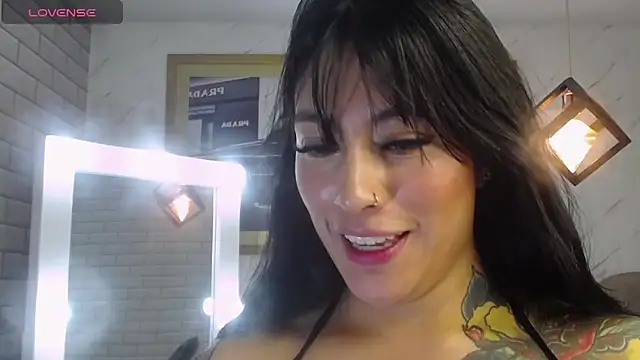 Snapshot of Isabella_Collen_v chatting on April 21, 1:42 am Isabella Collen v online show from April 21, 1:42 am