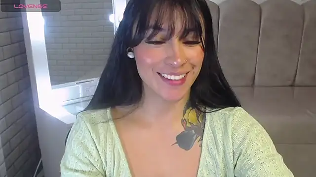 Snapshot of Isabella_Collen_v chatting on April 23, 1:13 pm Isabella Collen v online show from April 23, 1:13 pm