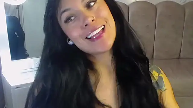 Snapshot of Isabella_Collen_v chatting on April 29, 5:41 pm Isabella Collen v online show from April 29, 5:41 pm