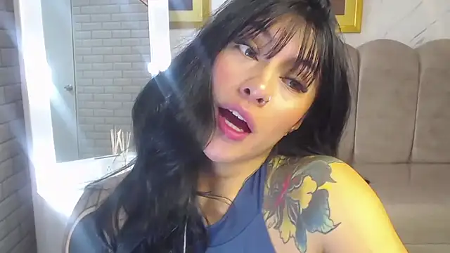 Snapshot of Isabella_Collen_v chatting on May 11, 1:06 pm Isabella Collen v online show from May 11, 1:06 pm