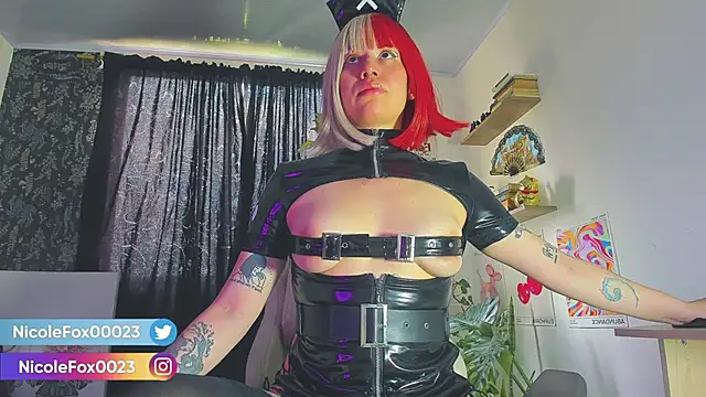 Snapshot of NicoleFox23_ chatting on March 9, 7:05 pm NicoleFox23 online show from March 9, 7:05 pm