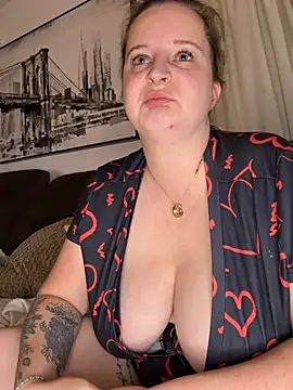 Snapshot of curvy_eina chatting on July 9, 12:15 am curvy eina online show from July 9, 12:15 am