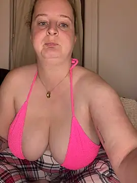 Snapshot of curvy_eina chatting on July 16, 9:43 pm curvy eina online show from July 16, 9:43 pm