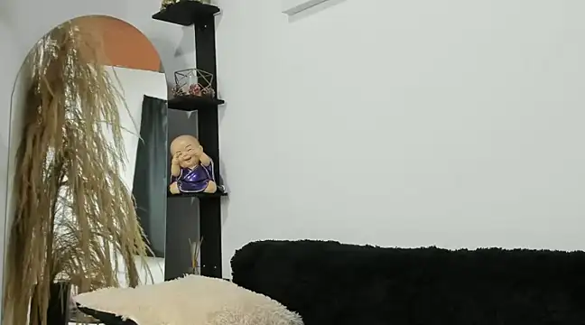 Snapshot of MarianaZapataa chatting on February 24, 12:26 pm MarianaZapataa online show from February 24, 12:26 pm