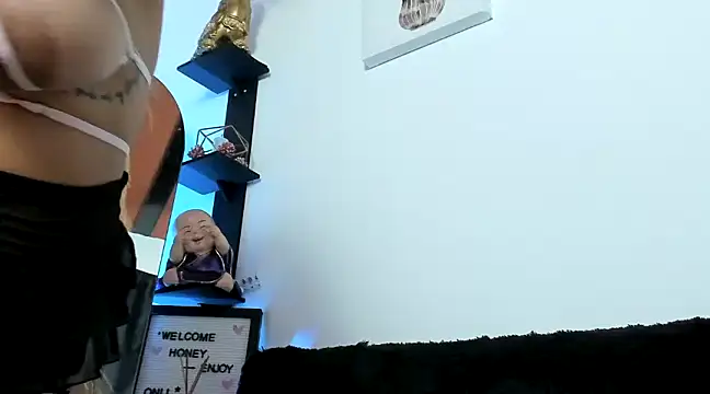 Snapshot of MarianaZapataa chatting on March 10, 10:02 pm MarianaZapataa online show from March 10, 10:02 pm