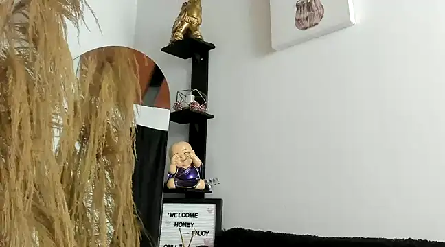 Snapshot of MarianaZapataa chatting on March 11, 10:53 pm MarianaZapataa online show from March 11, 10:53 pm