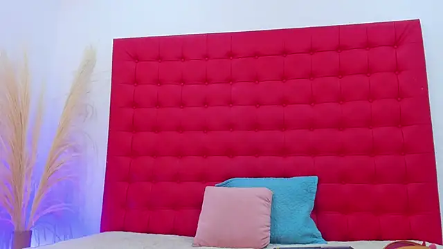 Maite Smith  online show from February 25, 12:13 pm