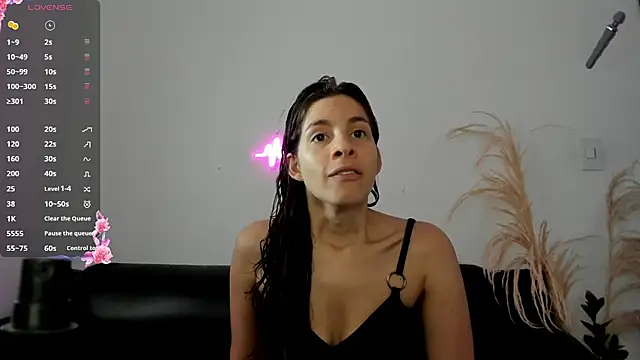 jessyegoldenn online show from May 25, 4:35 pm