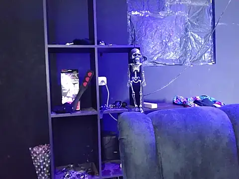 Snapshot of Pandora_9666 chatting on December 13, 7:53 pm Pandora 9666 online show from December 13, 7:53 pm