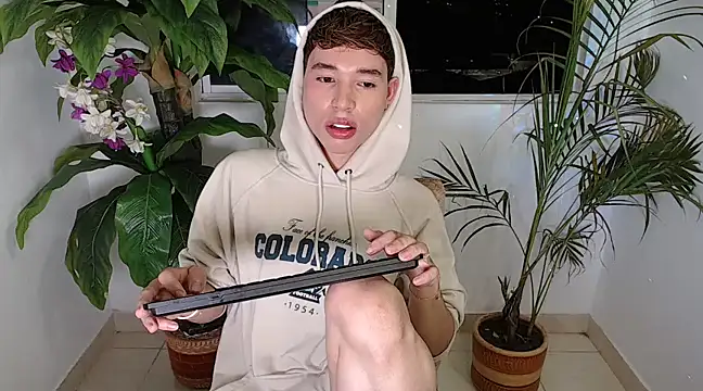 Snapshot of cod_dolll chatting on February 28, 12:32 am cod dolll online show from February 28, 12:32 am