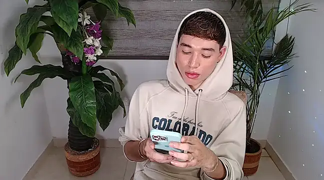 Snapshot of cod_dolll chatting on March 14, 12:32 am cod dolll online show from March 14, 12:32 am