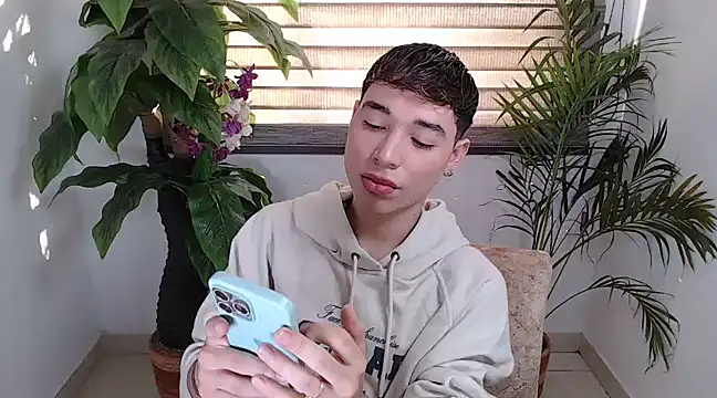 Snapshot of cod_dolll chatting on March 22, 9:21 pm cod dolll online show from March 22, 9:21 pm