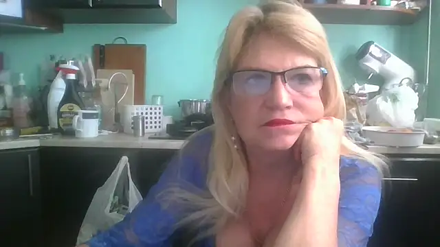 Snapshot of Heidi-Helga chatting on September 23, 6:27 am Heidi-Helga online show from September 23, 6:27 am
