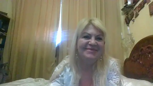 Snapshot of Heidi-Helga chatting on November 4, 4:44 am Heidi-Helga online show from November 4, 4:44 am
