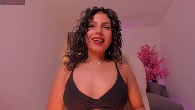 hannah thomson  online show from November 25, 3:17 am