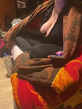 Snapshot of Tightassslut18 chatting on February 24, 7:30 pm Tightassslut18 online show from February 24, 7:30 pm