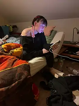 Snapshot of Tightassslut18 chatting on February 27, 9:58 pm Tightassslut18 online show from February 27, 9:58 pm