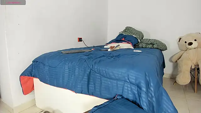 flor herrera01 online show from February 3, 6:22 am