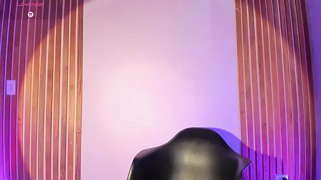 Snapshot of sweetviolet__ chatting on May 31, 12:56 pm sweetviolet online show from May 31, 12:56 pm