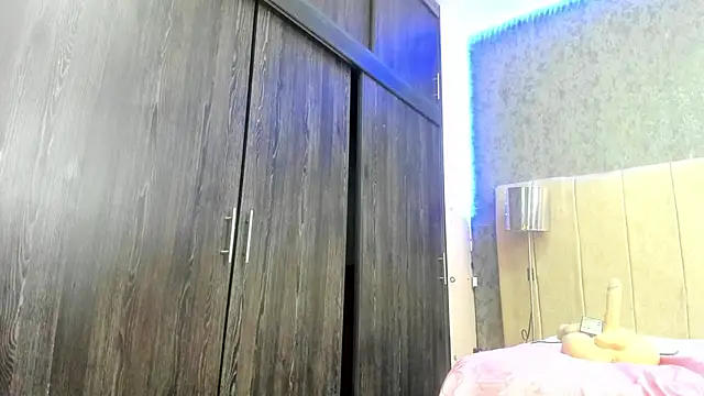 ava-am online show from April 5, 10:34 am