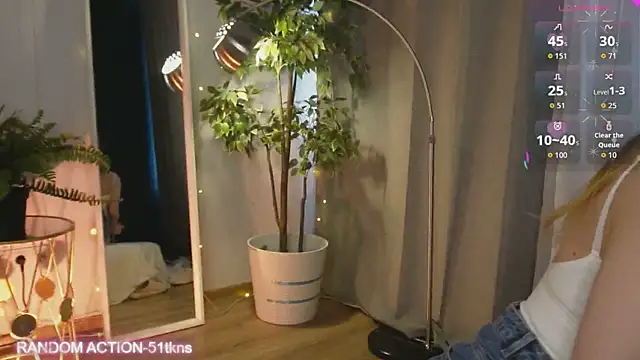 luna joy  online show from April 18, 12:53 pm