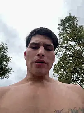 Snapshot of MaxxxSteil chatting on May 4, 3:52 pm MaxxxSteil online show from May 4, 3:52 pm