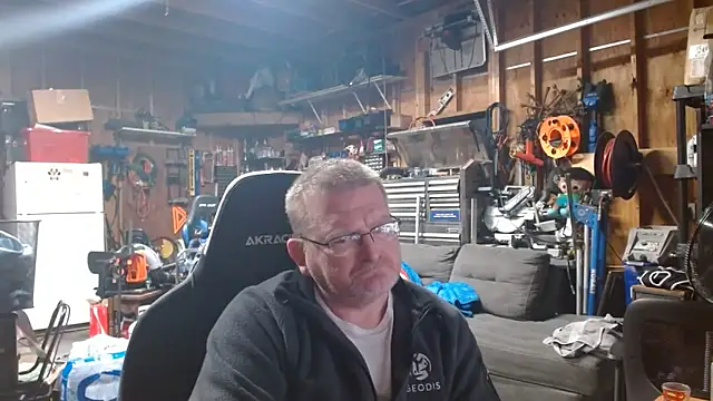 Randomoldguy615 online show from February 28, 6:47 am