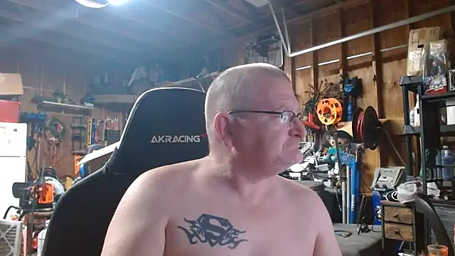 Randomoldguy615 online show from March 7, 4:42 am