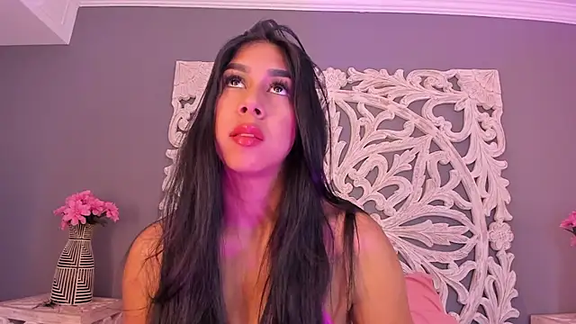 Snapshot of AnnieGibbyns chatting on December 5, 8:38 pm AnnieGibbyns online show from December 5, 8:38 pm