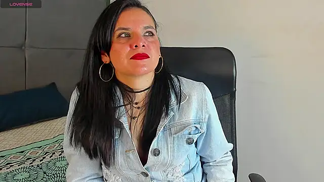Snapshot of laura_hotties chatting on March 12, 1:30 pm laura hotties online show from March 12, 1:30 pm