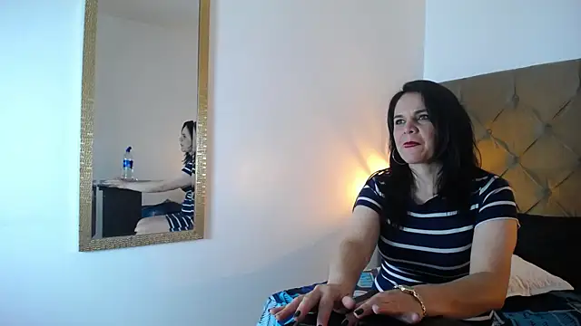 Snapshot of laura_hotties chatting on March 21, 3:57 pm laura hotties online show from March 21, 3:57 pm